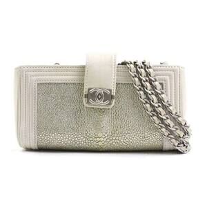 CHANEL White Leather Shoulder Bag